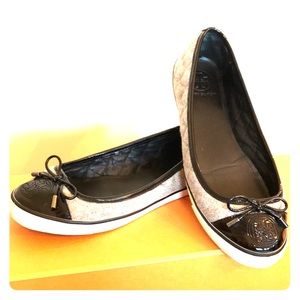 Tory Burch Grey Flats stitched patent leather bow